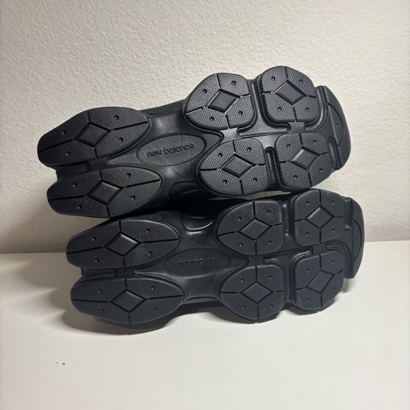 NEW NEW BALANCE 9060 Triple Black Kids Youth - Picture 6 of 6